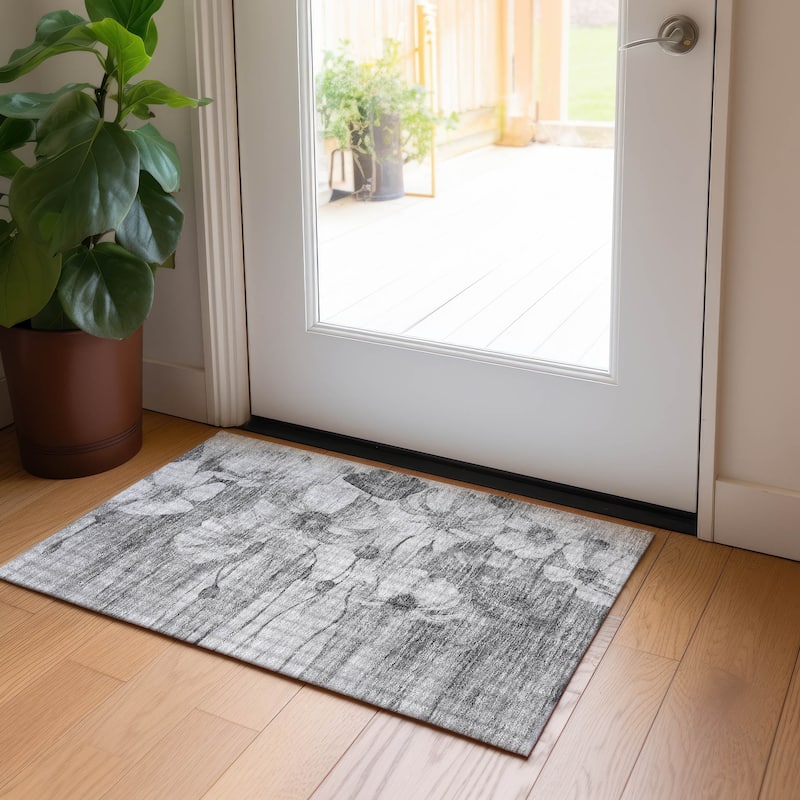 Machine Washable Indoor/ Outdoor Chantille Modern Floral Rug - Gray - 1'8" x 2'6"
