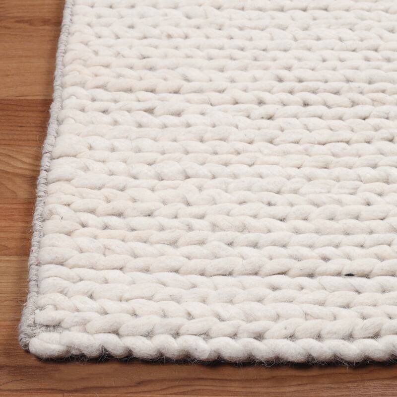 Handcrafted Traditional Rustic Handmade Braided Wool Indoor Area Rug by Superior