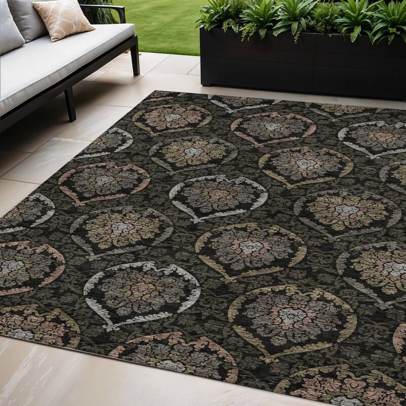 HomeRoots Medallion Transitional Rectangle Outdoor Rug - 5' X 8'