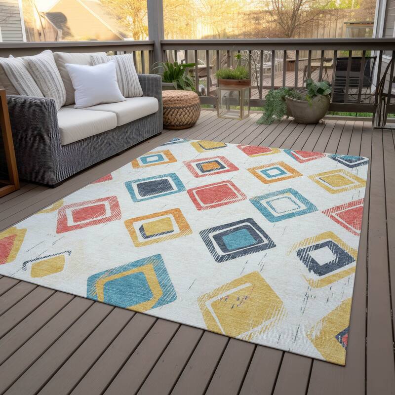 Machine Washable Indoor/Outdoor Diamond Contemporary Chantille Rug