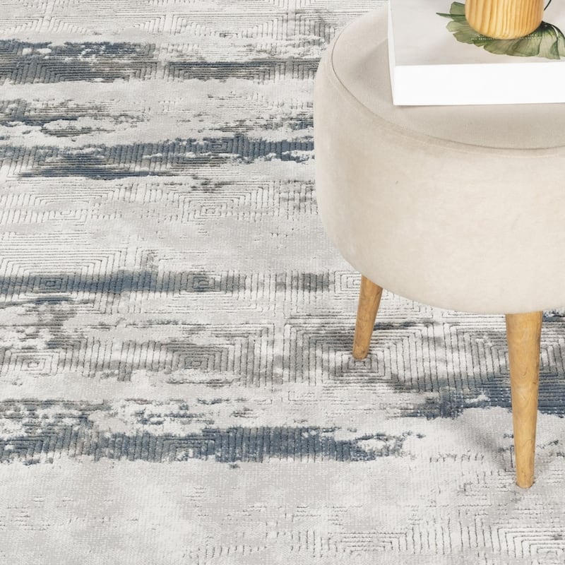 Gray 2 ft. 7 in. x 9 ft. 10 in. Luxury Area Rug, 0.43 Pile Height – Sophisticated Warmth for Any Room