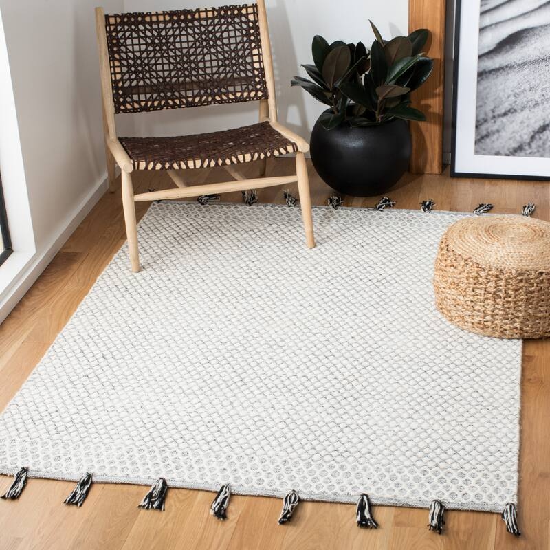 SAFAVIEH Flatweave Montauk Einara Casual Wool Rug - 5' x 8' - Ivory/Black