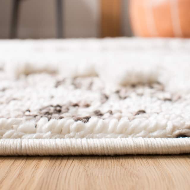 SAFAVIEH Moroccan Tassel Shag Iulieana Boho Tribal 2-inch Thick Rug