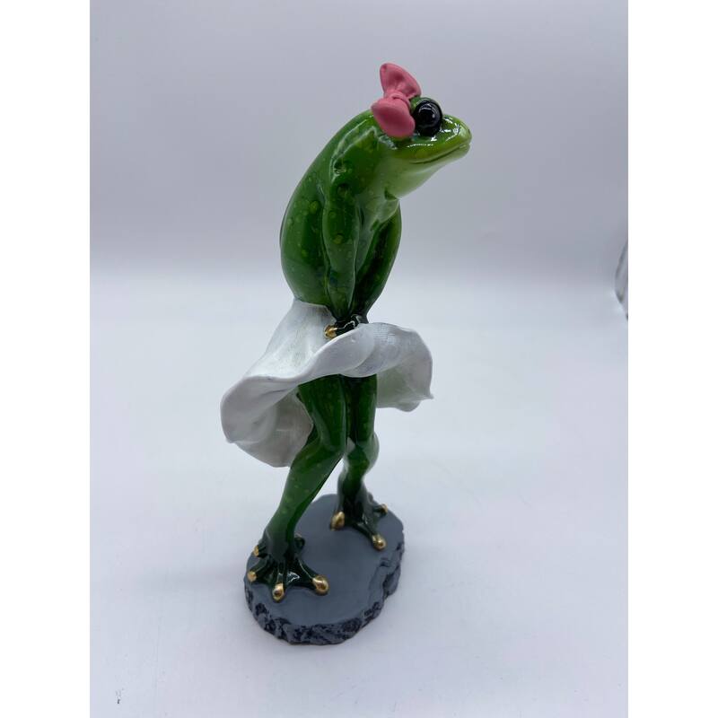 Marilyn Posed Frog