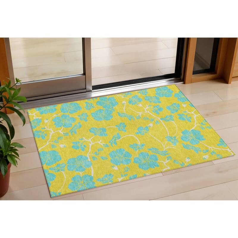 HomeRoots Floral Transitional Rectangle Outdoor Rug - 3' x 5'