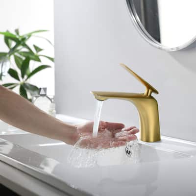 Single Handle Bathroom Sink Faucet with Pop Up Drain and Water Supply Hose, Anti Fingerprint, Anti Corrosion, Scratch Resistant