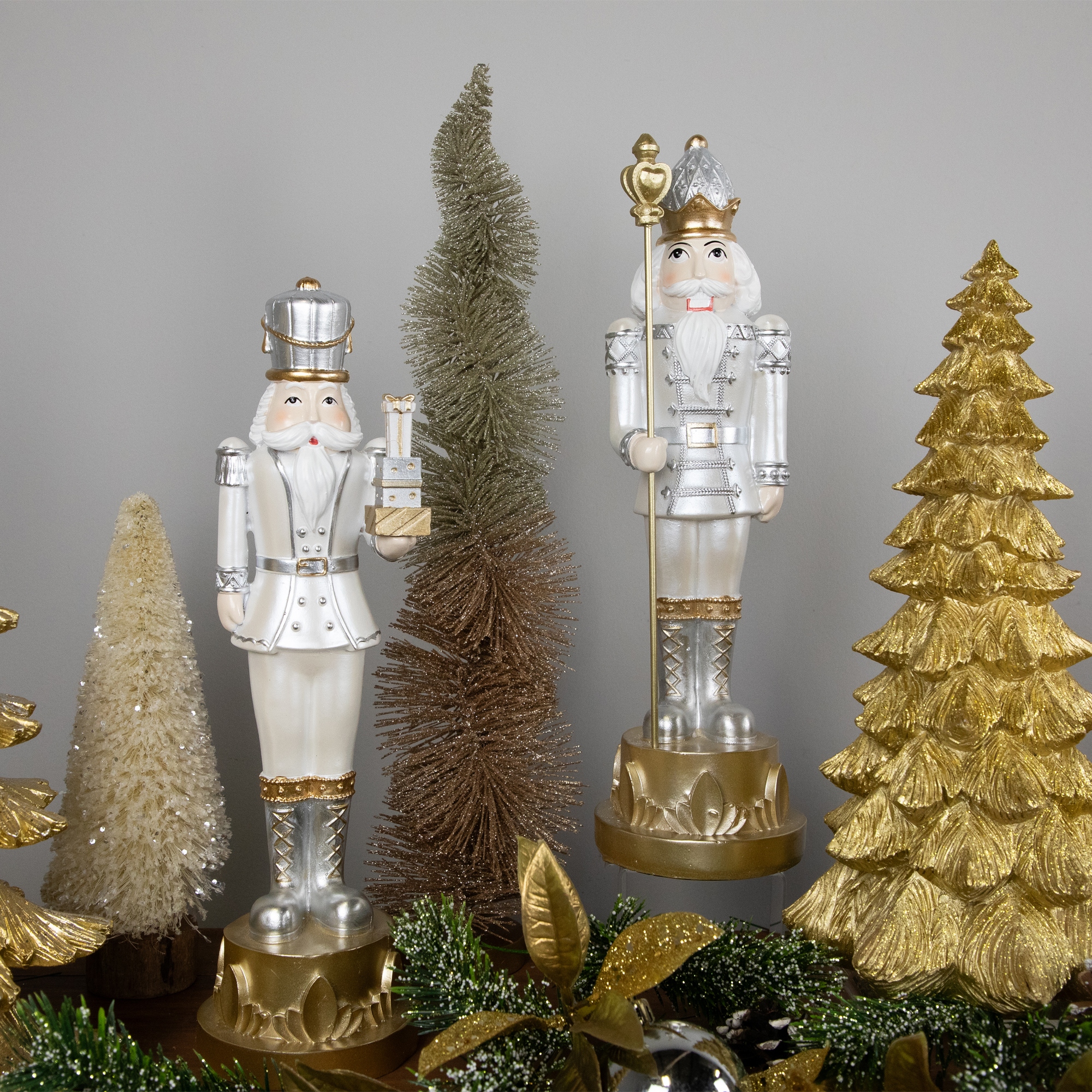 Gold christmas nutcracker outlet