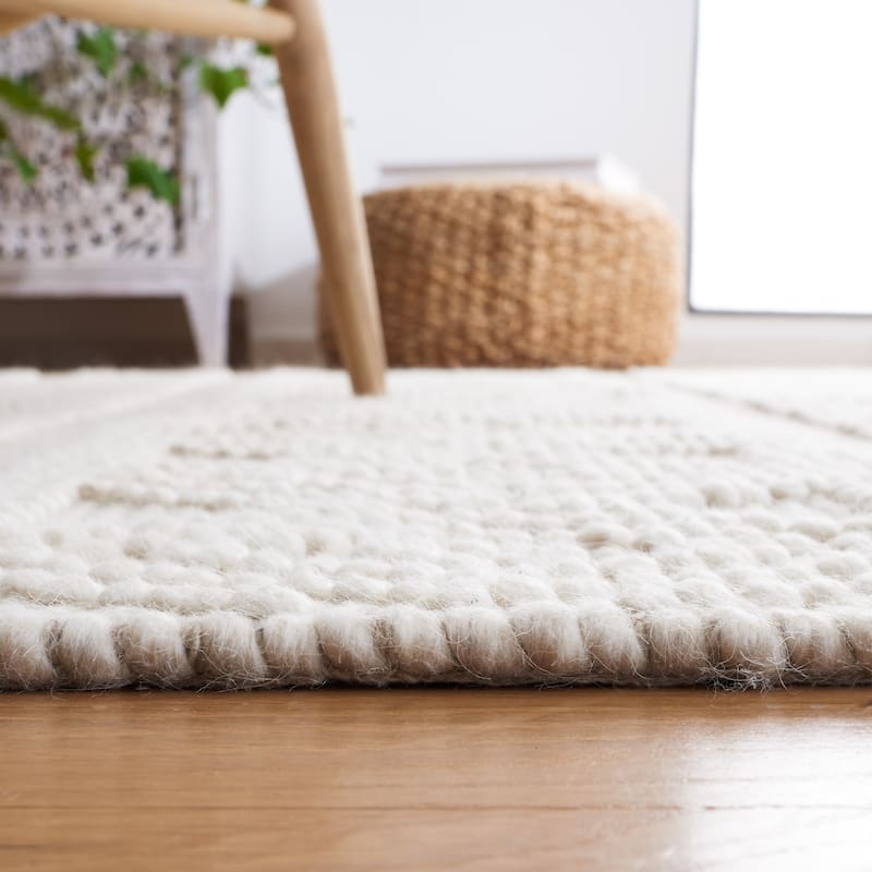 SAFAVIEH Handmade Natura Mette Wool Braided Tassel Rug