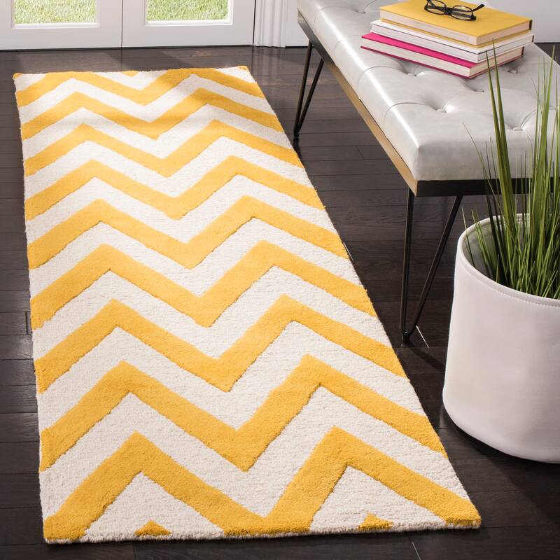 SAFAVIEH Handmade Cambridge Hicran Modern Moroccan Wool Rug - 2'6" x 8' Runner - Gold/Ivory