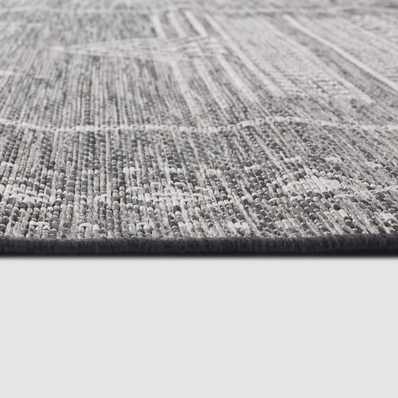 Ferdinand Moroccan Medallion Indoor/Outdoor Area Rug