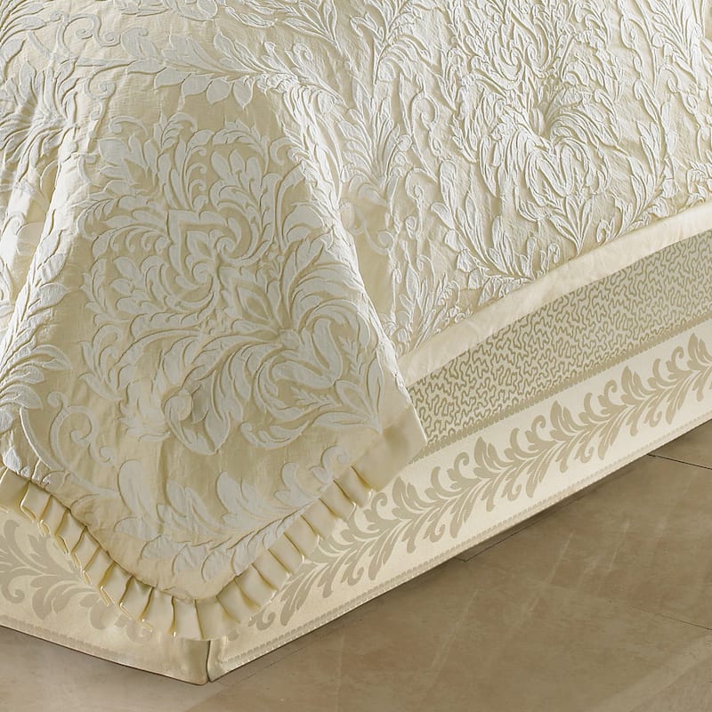 J. Queen New York Marquis Comforter Set - King