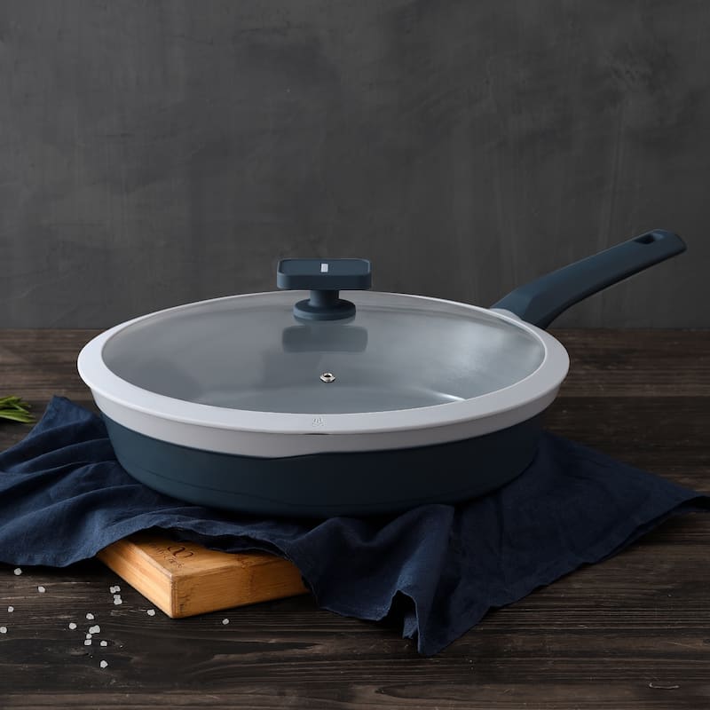 MasterPRO Gastro Ceramic Collection Durable Cast Aluminum 12.5-Inch Fry Pan with Tempered Glass Lid