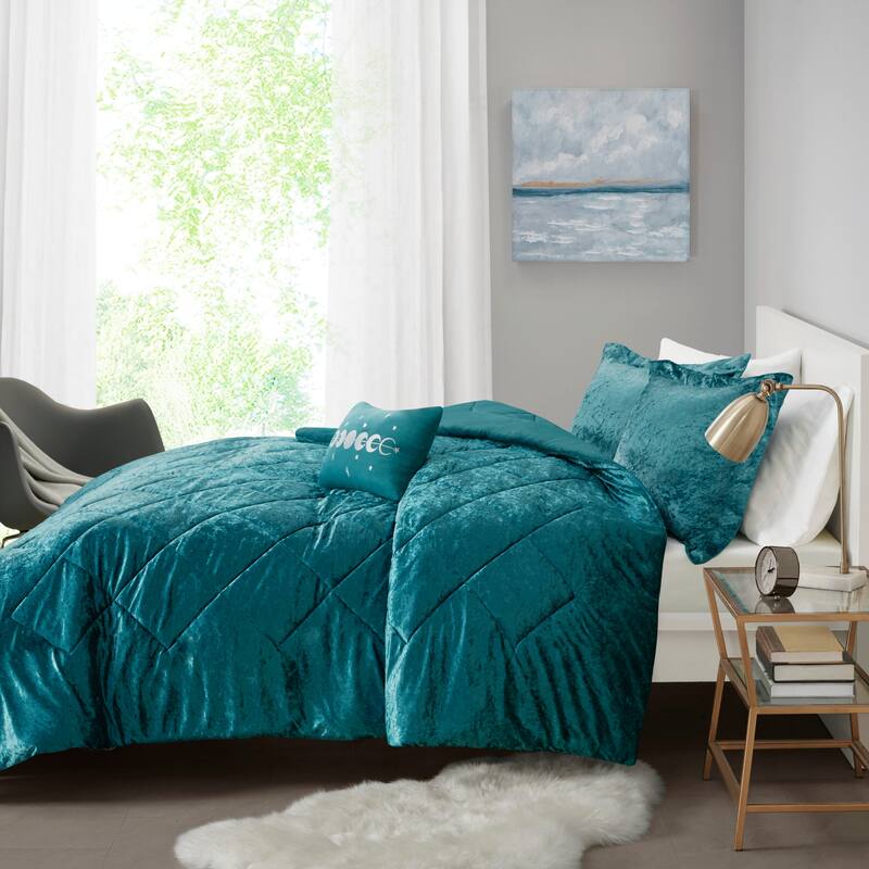 Intelligent Design Isabel Velvet Comforter Set