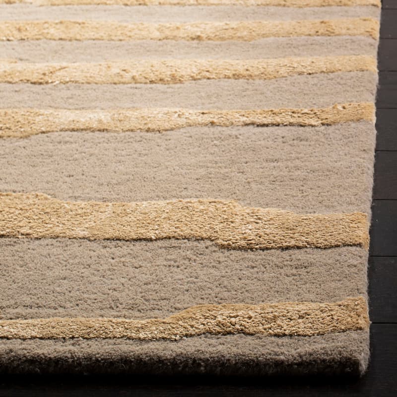 SAFAVIEH Handmade Soho Vitaliana Stripes N.Z. Wool Rug