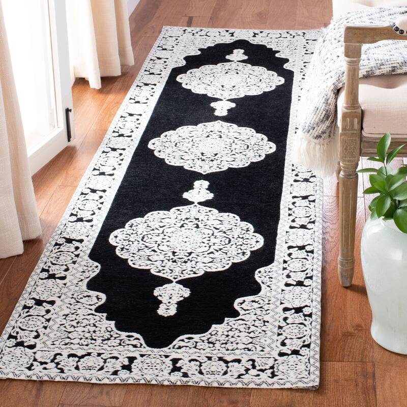 SAFAVIEH Handmade Marbella Abir Modern Polyester Rug