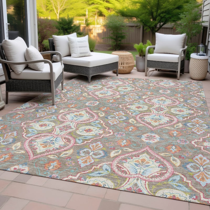 Machine Washable Indoor/Outdoor Traditional Spades Chantille Rug