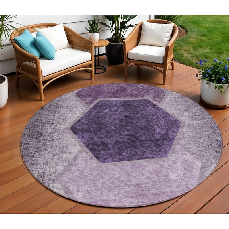HomeRoots Geometric Transitional Rectangle Outdoor Rug - 8' Round