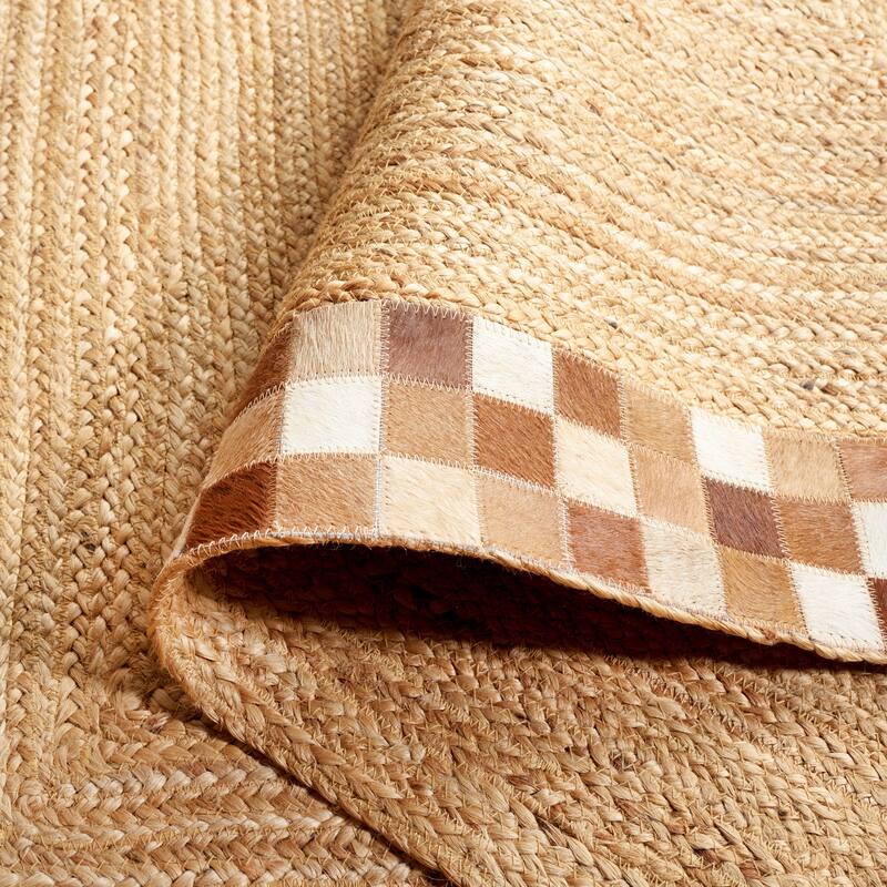SAFAVIEH Handmade Natural Fiber Maleah Farmhouse Cowhide Leather Rug
