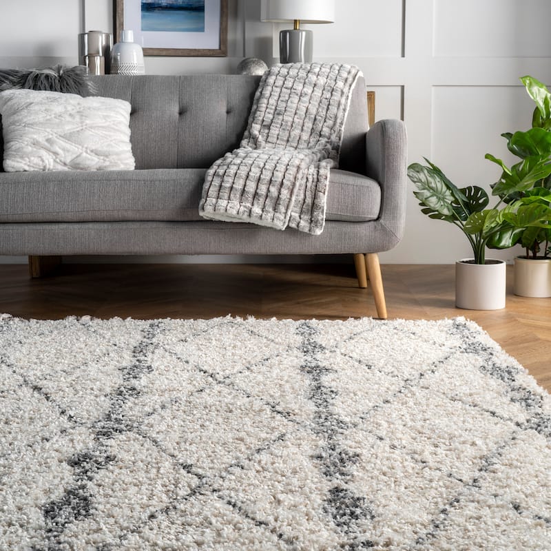 Nuloom Freddie Diamond Banded Contemporary Area Rug with Tassel