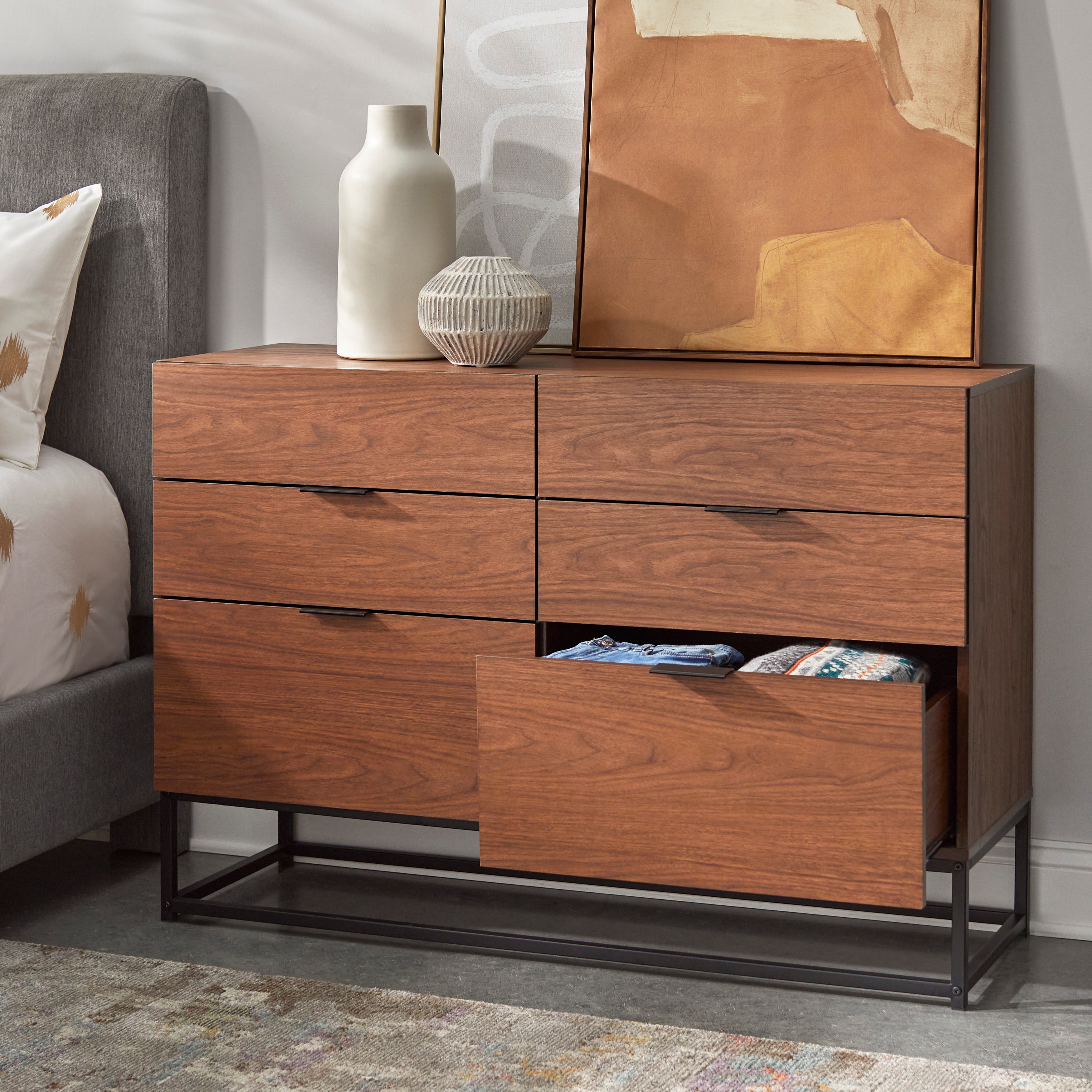 Simple modern outlet dresser