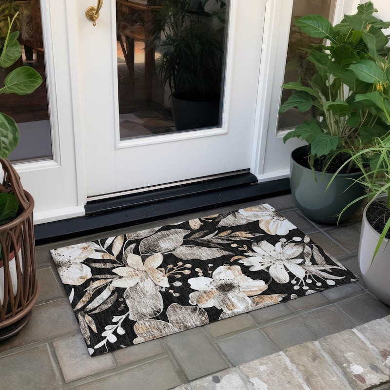Machine Washable Indoor/ Outdoor Floral Chantille Rug - Black - 1'8" x 2'6"