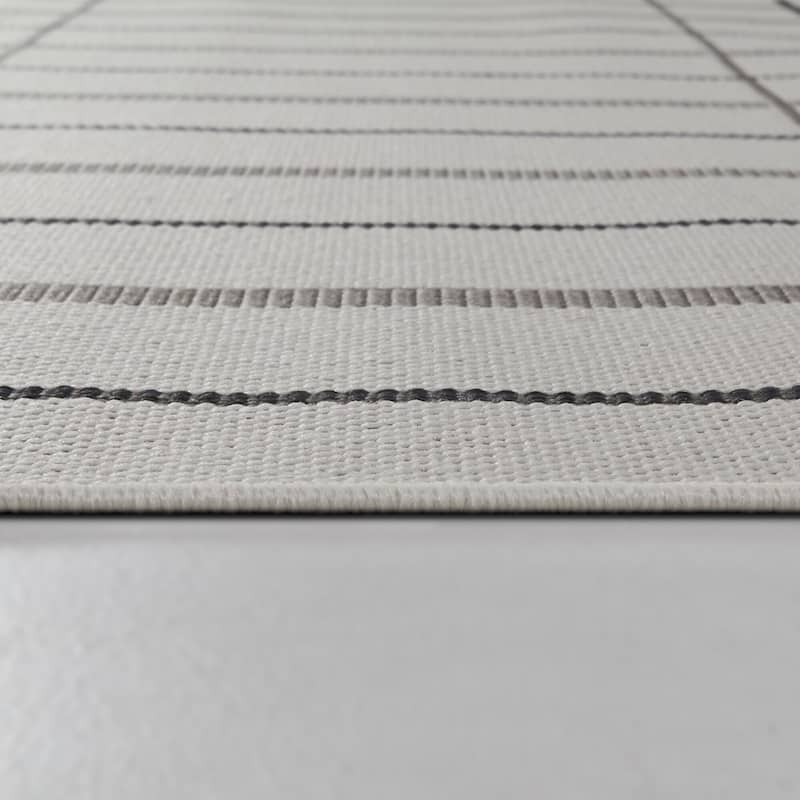 Sherwin Modern Plaid Indoor/Outdoor Area Rug