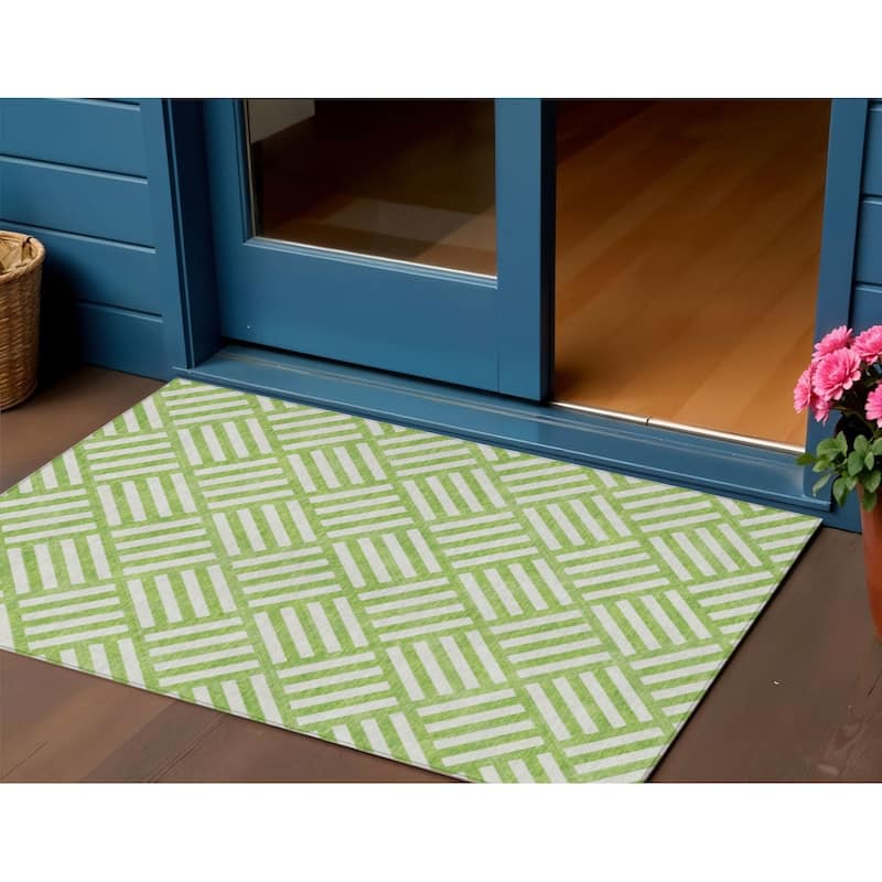 HomeRoots Geometric Transitional Rectangle Outdoor Rug - 3' x 5'