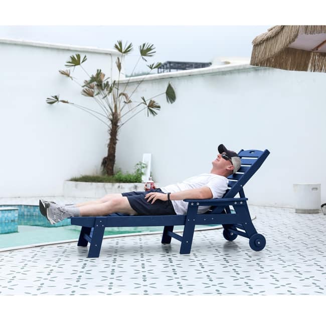 Oversized Outdoor Lounge Chair With Wood Texture‌ - Five-Position Adjustable HDPE Chaise Lounge Featuring Wheels And Cup Holder.