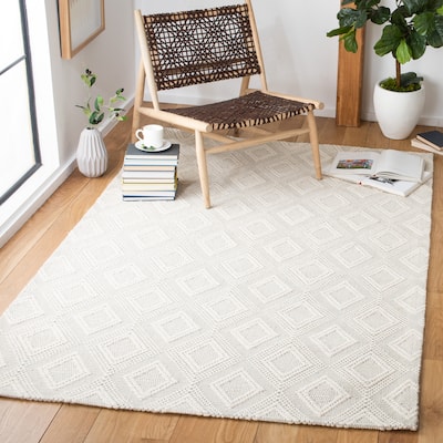 SAFAVIEH Handmade Marbella Zinica Geometric Wool Rug - Ivory - 5' x 8'