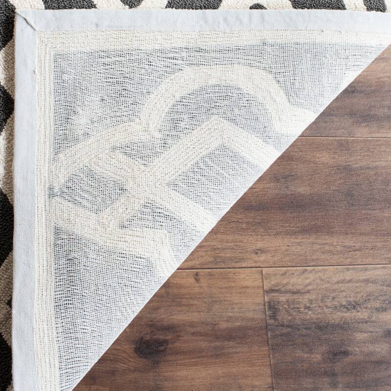 SAFAVIEH Handmade Four Seasons Nahlah Floral Rug