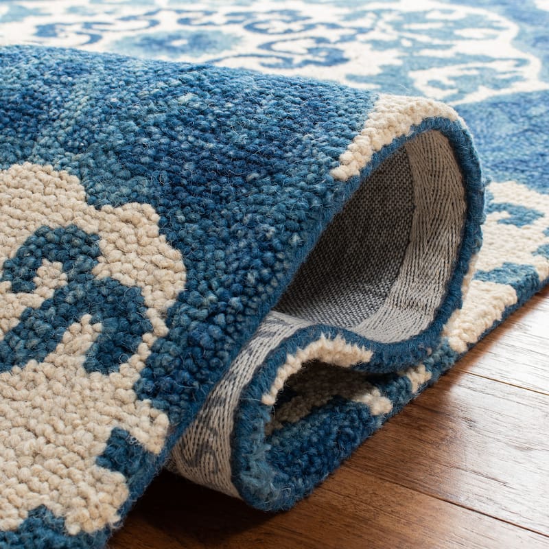 SAFAVIEH Handmade Roslyn Hildrun Modern Floral Wool Rug