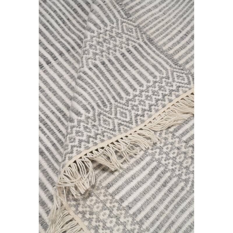 Hand Woven Oriental 100% Wool Carpet Traditional Geometric Greys & Charcoal Durrie-Kilim Area Rug - 8' 1'' X 5' 0''