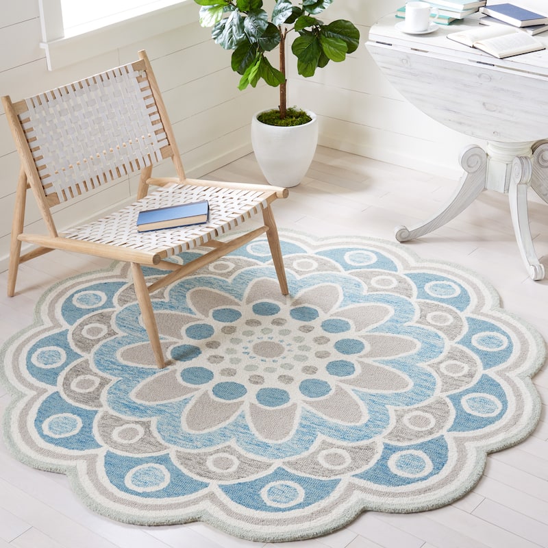 SAFAVIEH Handmade Novelty Zehra Flower Wool Rug - 6' Round - Grey/Blue