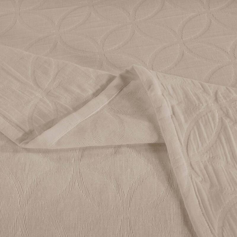 Superior Serenity Cotton Matelasse Jacquard Celtic Circle Bedspread Set