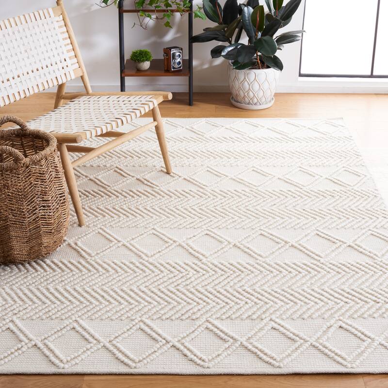 SAFAVIEH Handmade Natura Sabiha Boho Wool Rug - 8' x 10' - Ivory