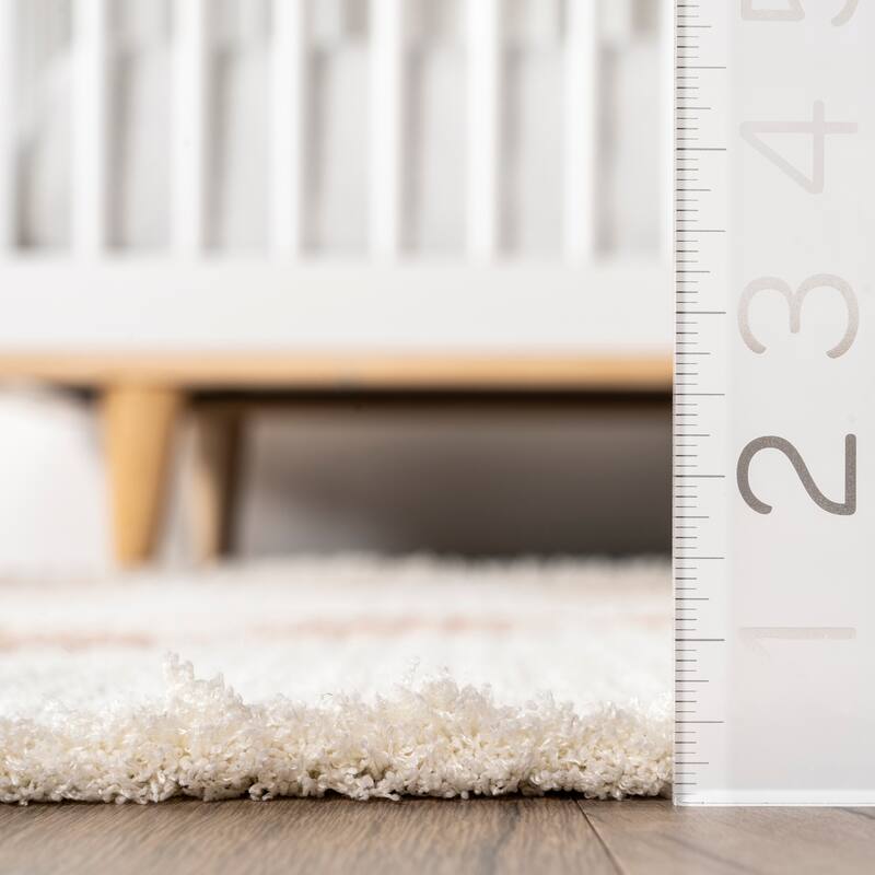 Nuloom Avianna Giraffe Kids Fringe Area Rug