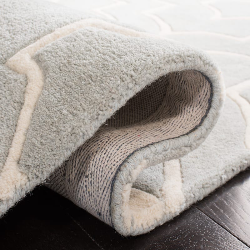 SAFAVIEH Handmade Chatham Cvetka Modern Moroccan Wool Rug