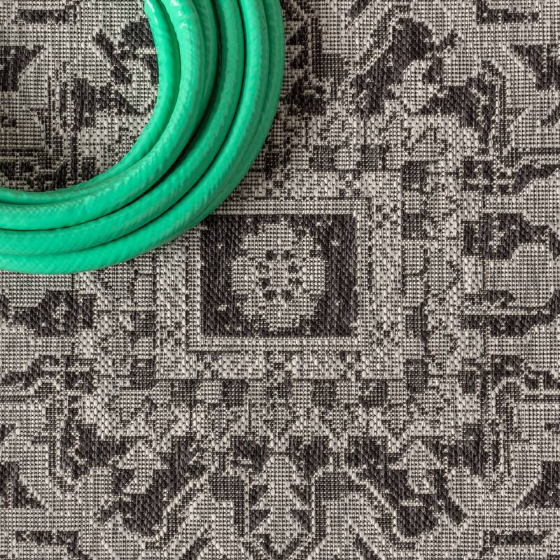 JONATHAN Y Charleston Medallion Indoor/Outdoor Area Rug