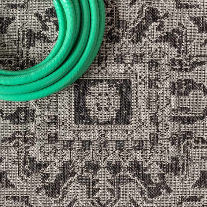 JONATHAN Y Charleston Medallion Indoor/Outdoor Area Rug