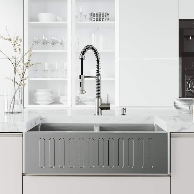 VIGO Edison 19" H Single Handle Pull-Down Sprayer Kitchen Faucet