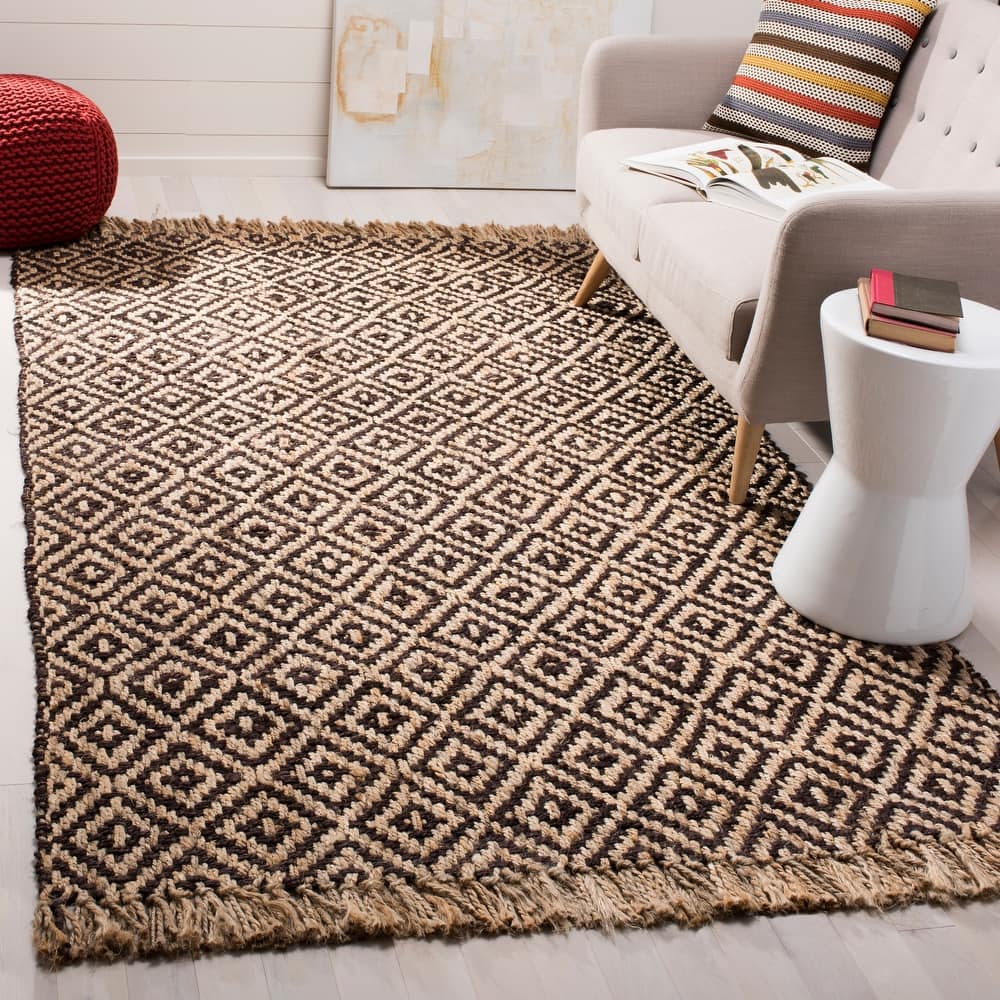 SAFAVIEH Handmade Natural Fiber Jaeda Diamond Jute Tassel Rug