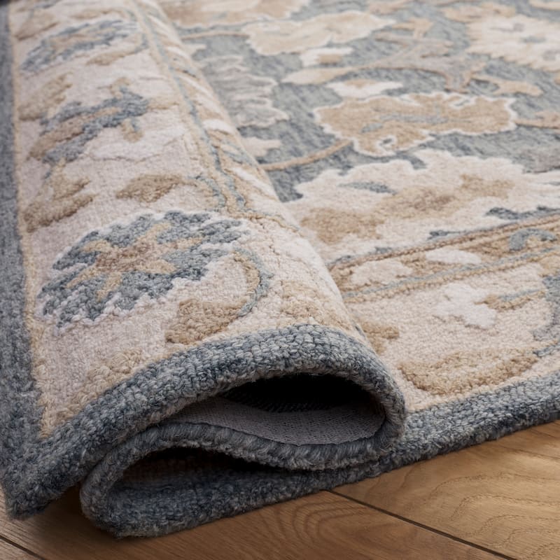 SAFAVIEH Handmade Ebony Viktorya Wool Rug