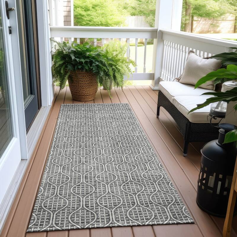 Machine Washable Indoor/ Outdoor Chantille Criss Cross Geo Rug - Gray - 2'3" x 7'6"