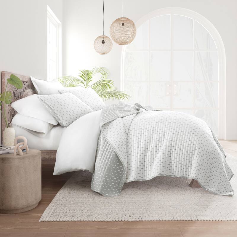 Becky Cameron All Season 3 Piece Painted Dots Reversible Quilt Set with Shams