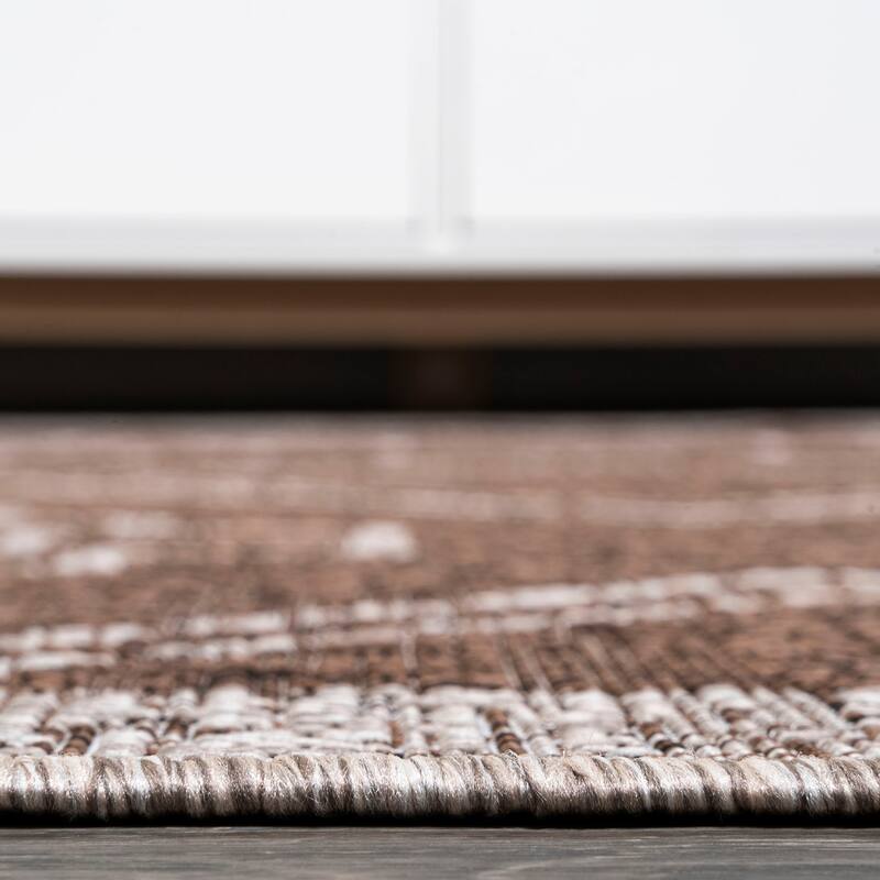 JONATHAN Y Carwa Diamond Tribal Medallion Indoor/Outdoor Area Rug