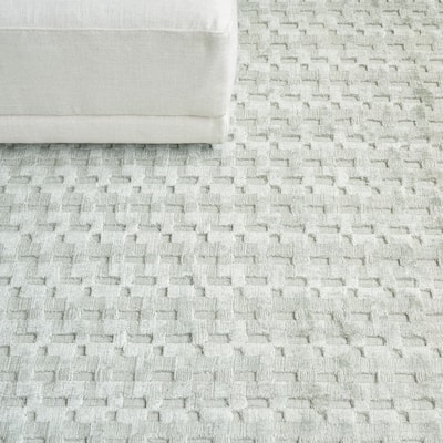 EXQUISITE RUGS Monroe Silk Hand-loomed Bamboo Silk Ivory Area Rug.