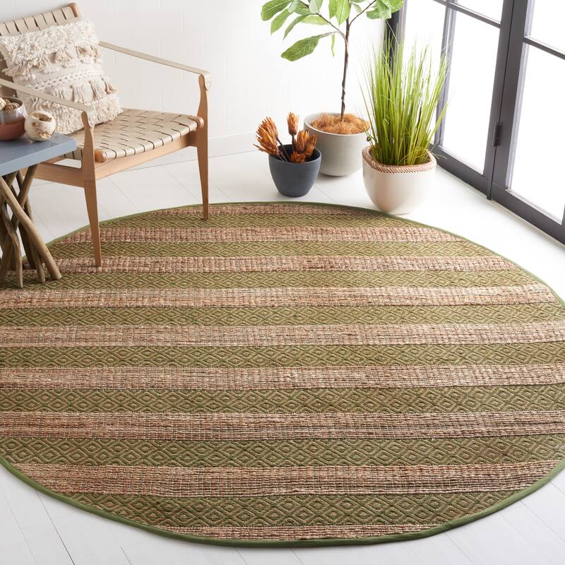 SAFAVIEH Handmade Natural Fiber Jalynn Geometric Seagrass Rug - 7' Round - Green/Natural