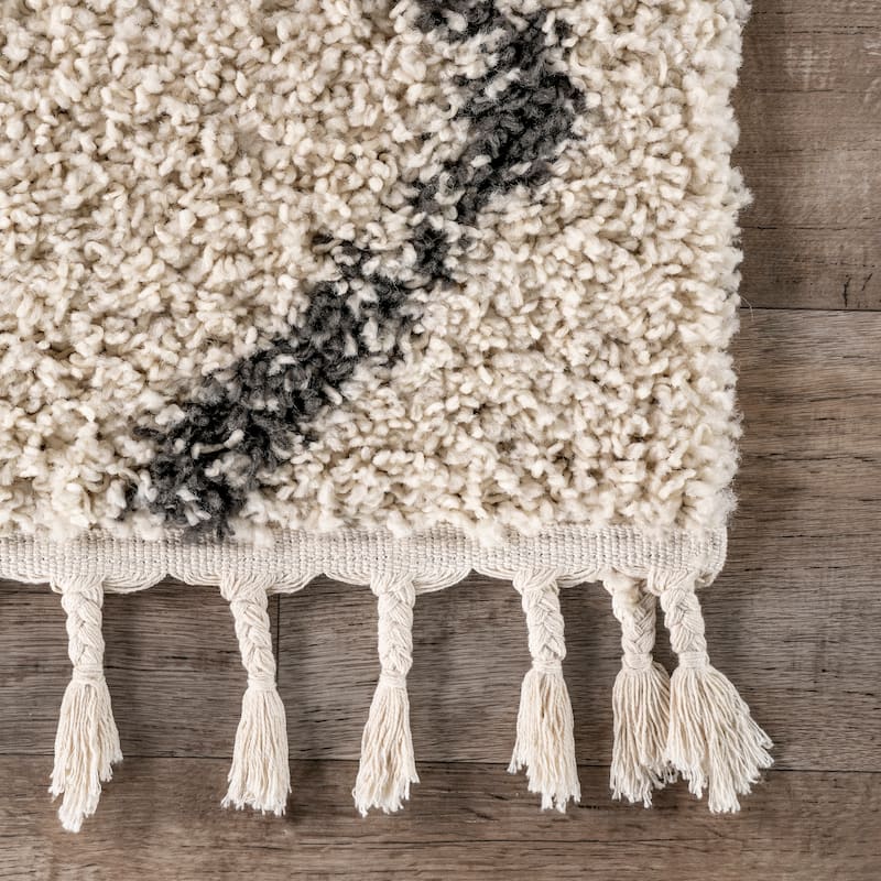 Nuloom Ivory Moroccan Trellis Soft Plush Tassel Shag Area Rug