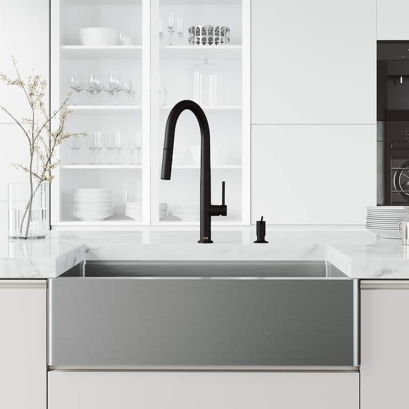 VIGO Greenwich 18" H Single Handle Pull-Down Sprayer Kitchen Faucet
