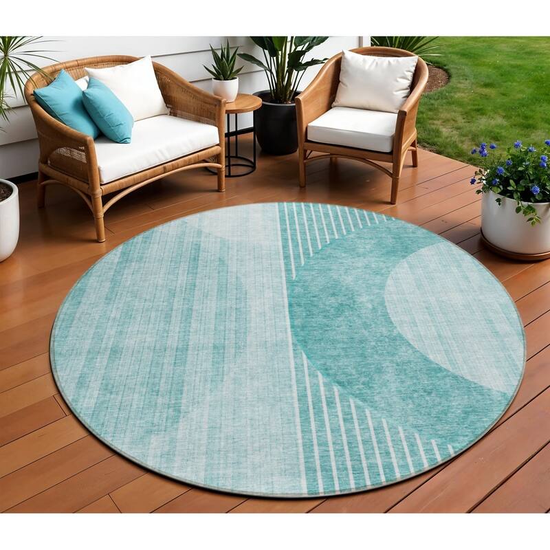 HomeRoots Geometric Transitional Rectangle Outdoor Rug - 8' Round